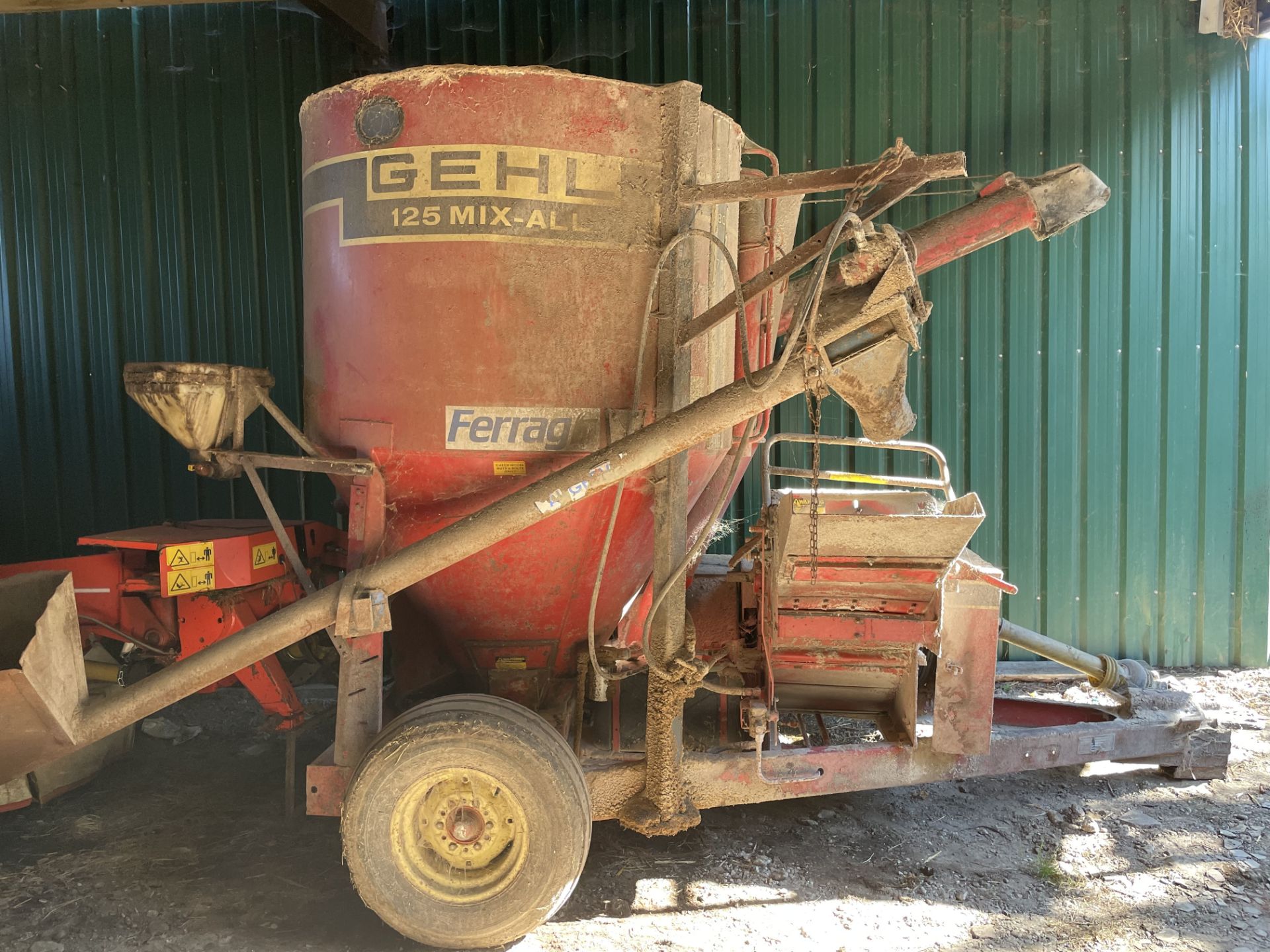 Gehl 125 trailed Mix-All Hammer Roller