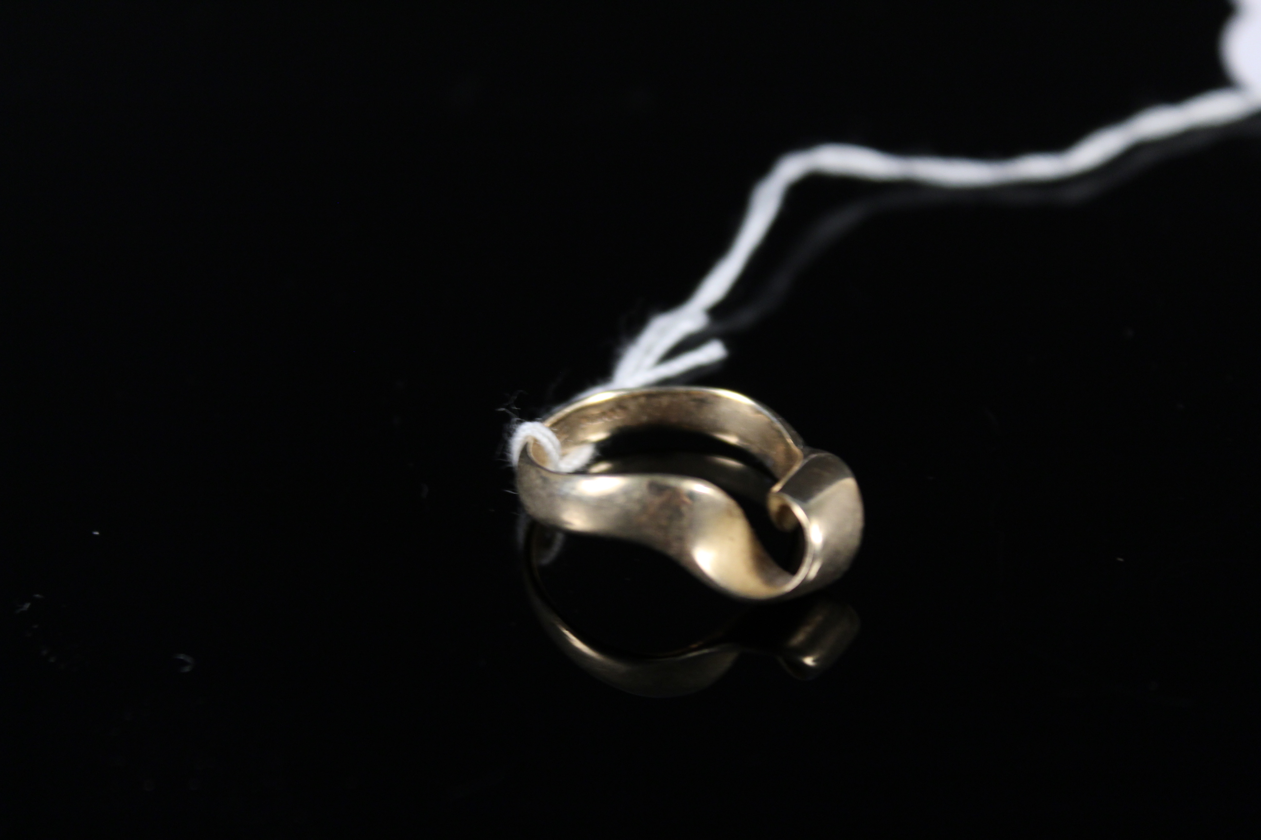 A 9ct gold twisted design ring, size K, - Image 3 of 3