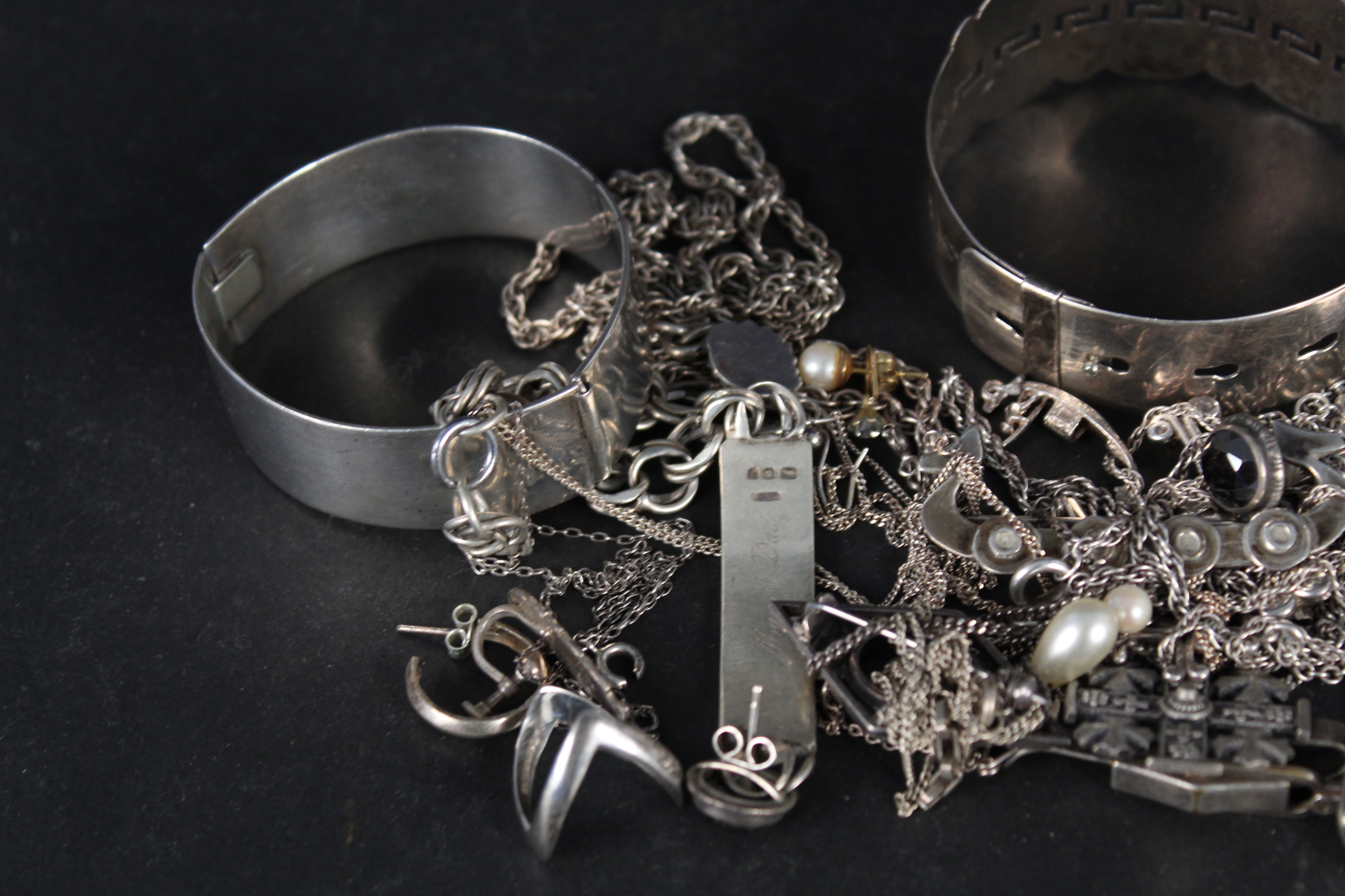 A mixed lot of silver and white metal jewellery including bangles, bracelets, earrings, - Image 2 of 3