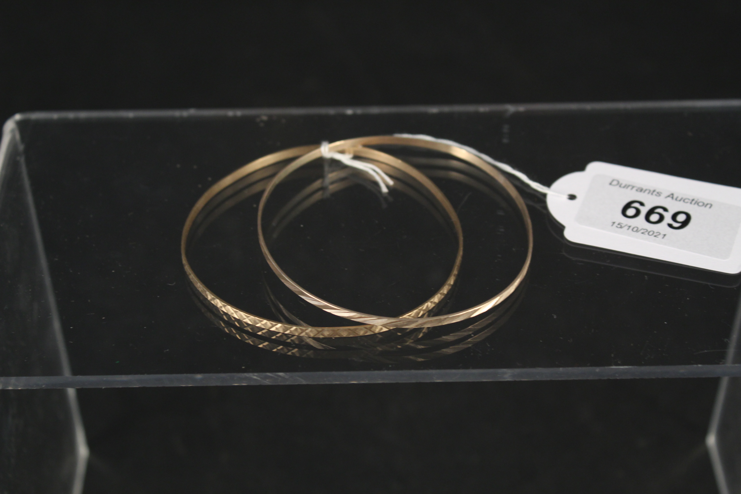 Two 9ct gold bangles with engraved decoration, weight approx 8. - Image 3 of 3