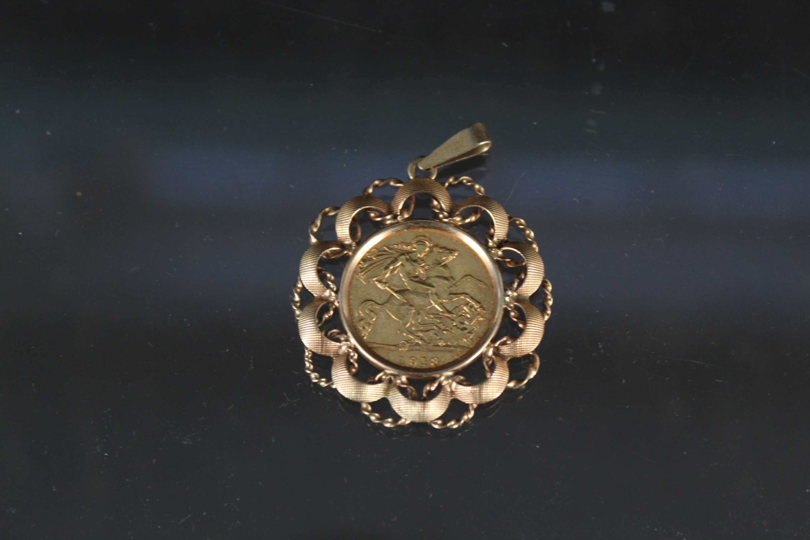 A 1913 half sovereign in 9ct gold pendant mount,