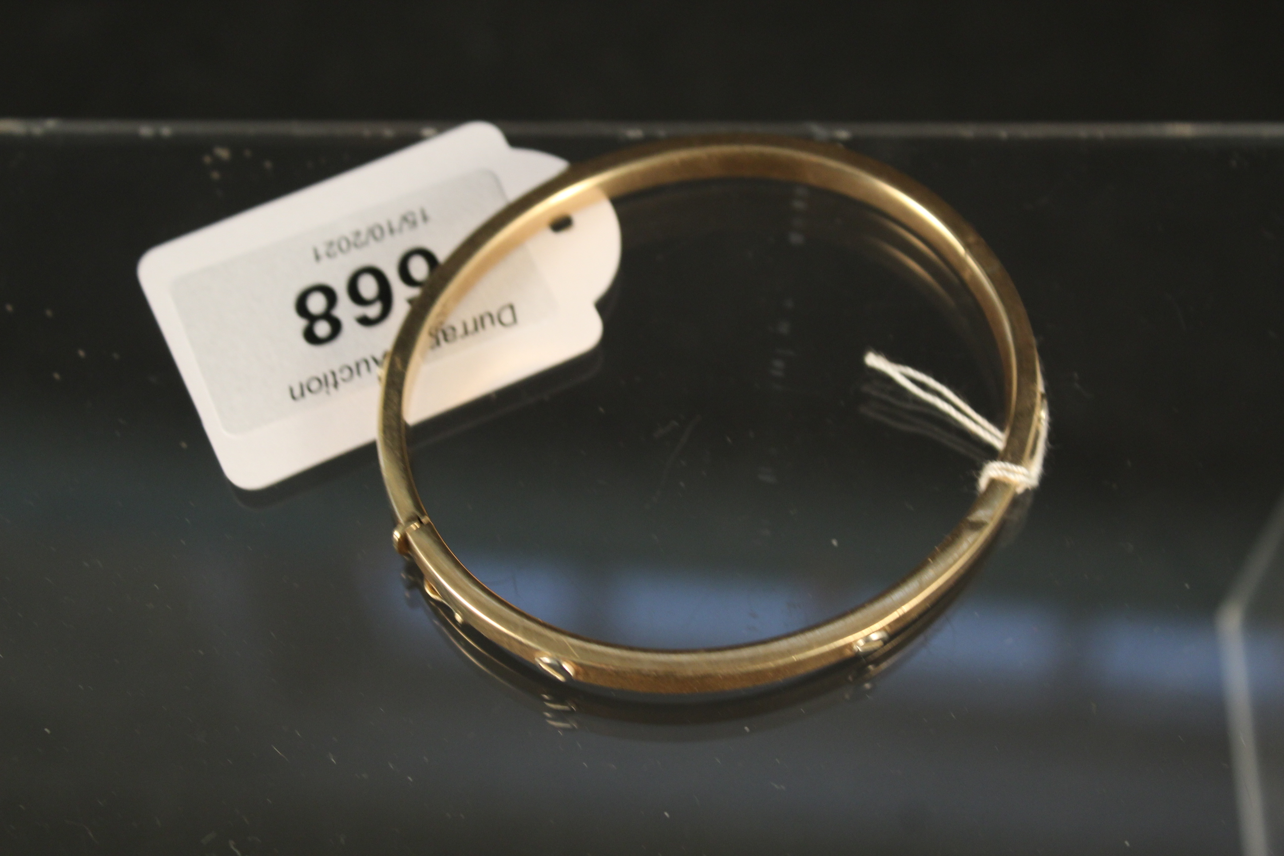 A 9ct gold bangle with 'screw' form decoration, weight approx 10. - Image 2 of 3