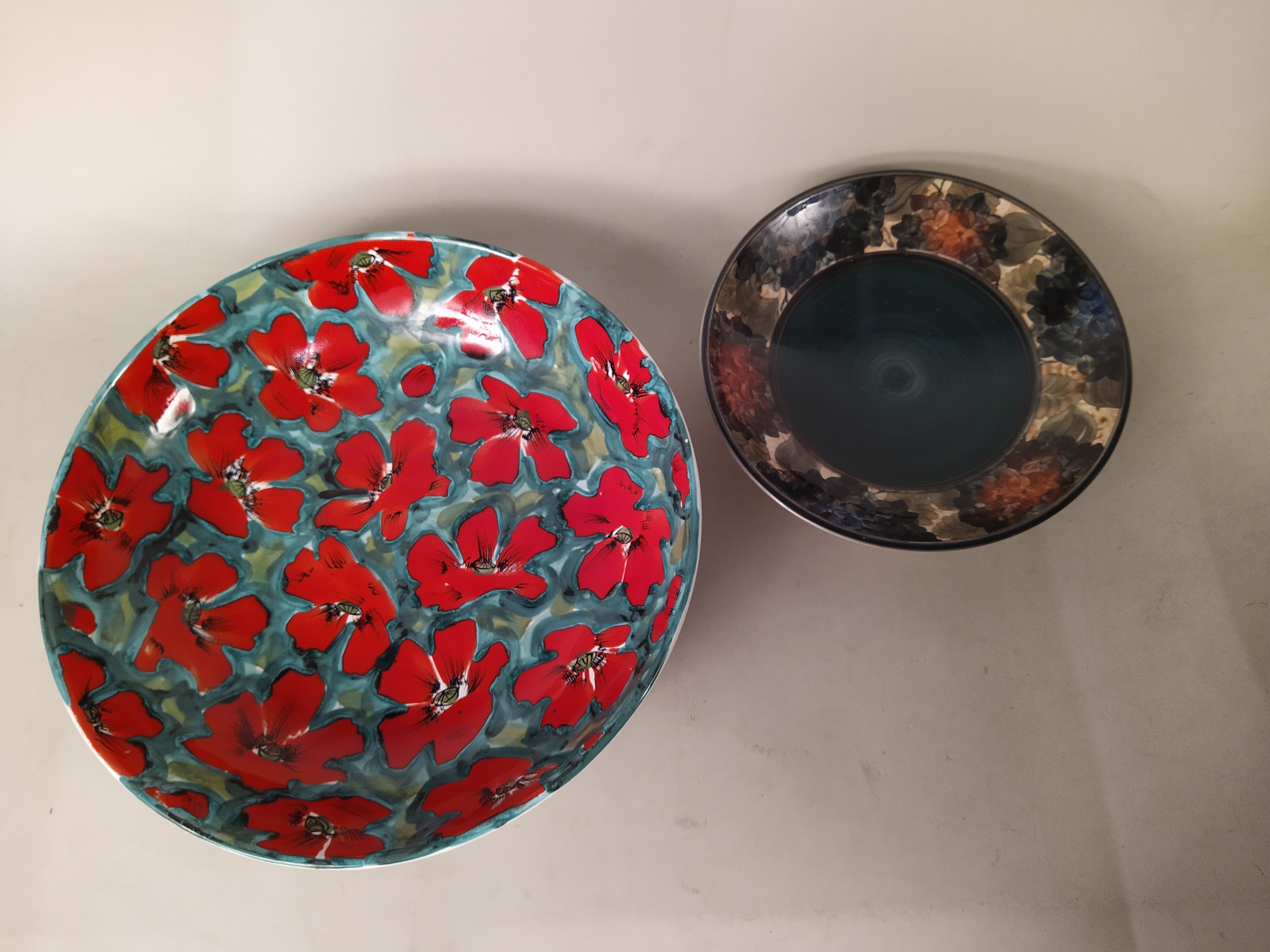 A large jardiniere plus a large Italian dish decorated with poppies, - Image 3 of 3