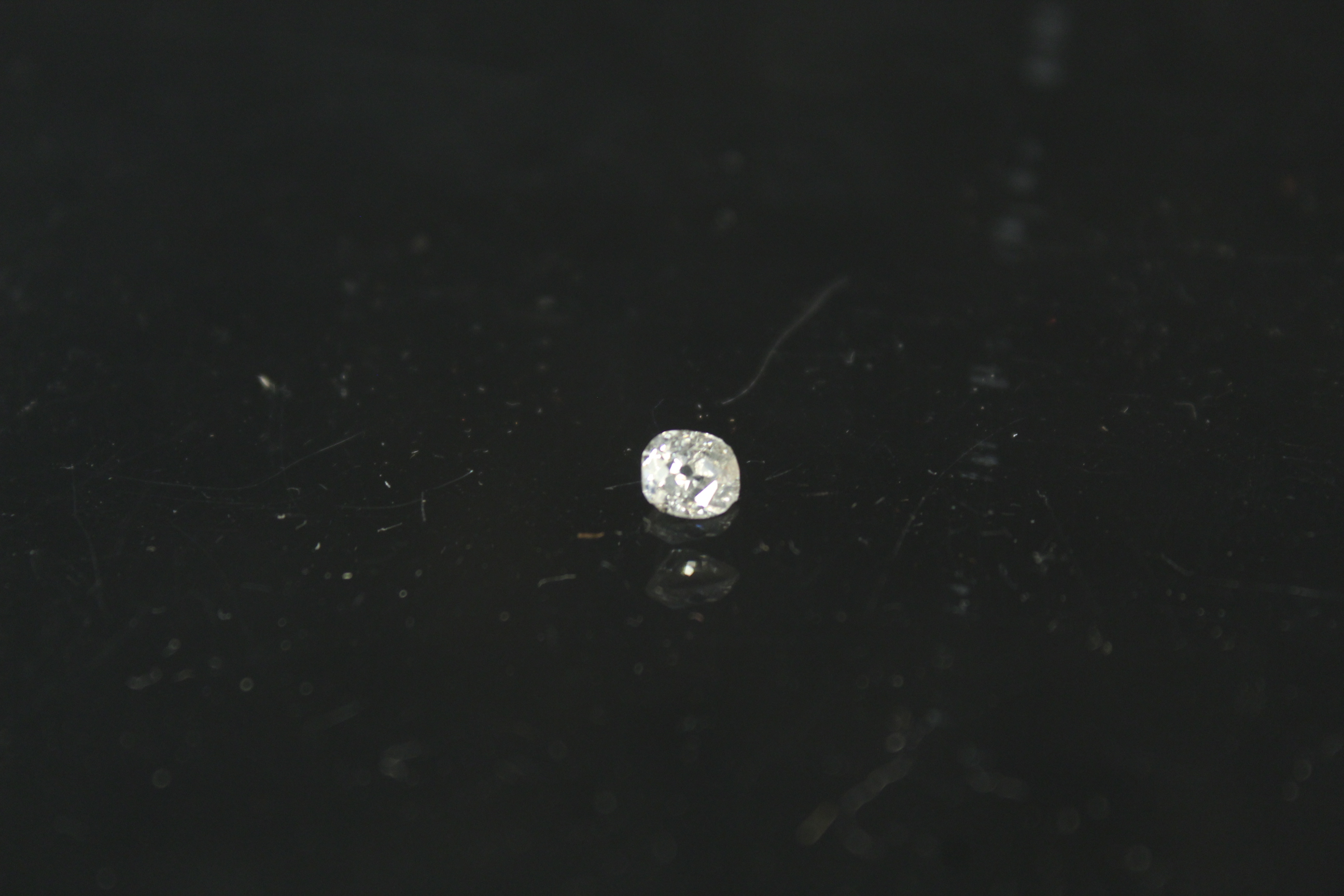 A loose cushion cut diamond, approx 0.