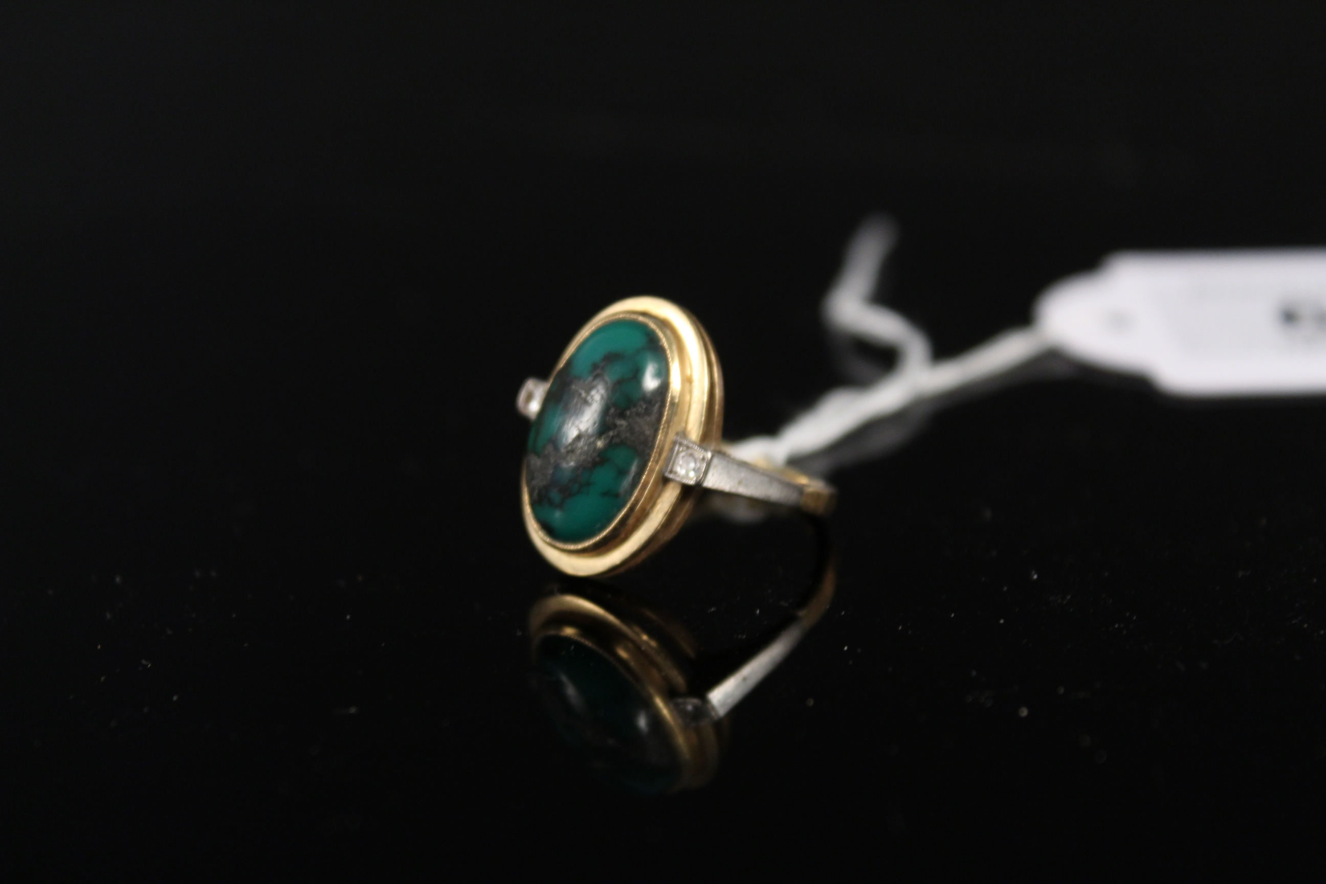 An 18ct gold ring set with oval cabochon turquoise stone,