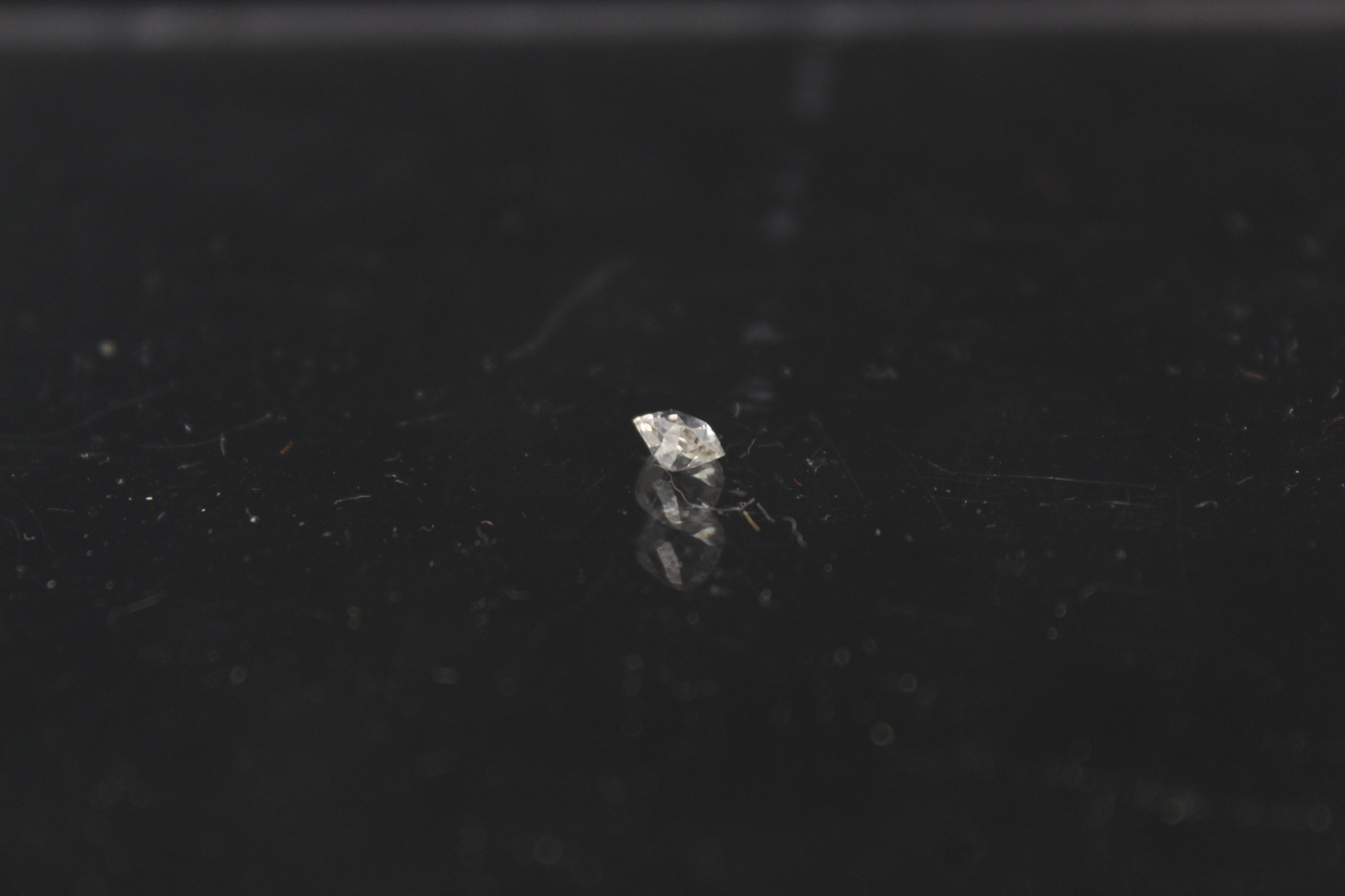 A loose cushion cut diamond, approx 0. - Image 2 of 3