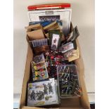 A box of mixed mainly lead soldier figures including Britains,