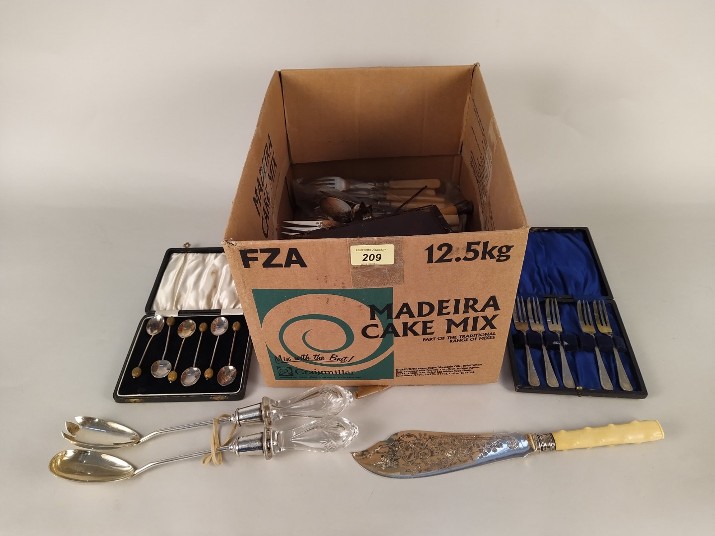 A mixed lot comprising of assorted electroplated flatware and cutlery,