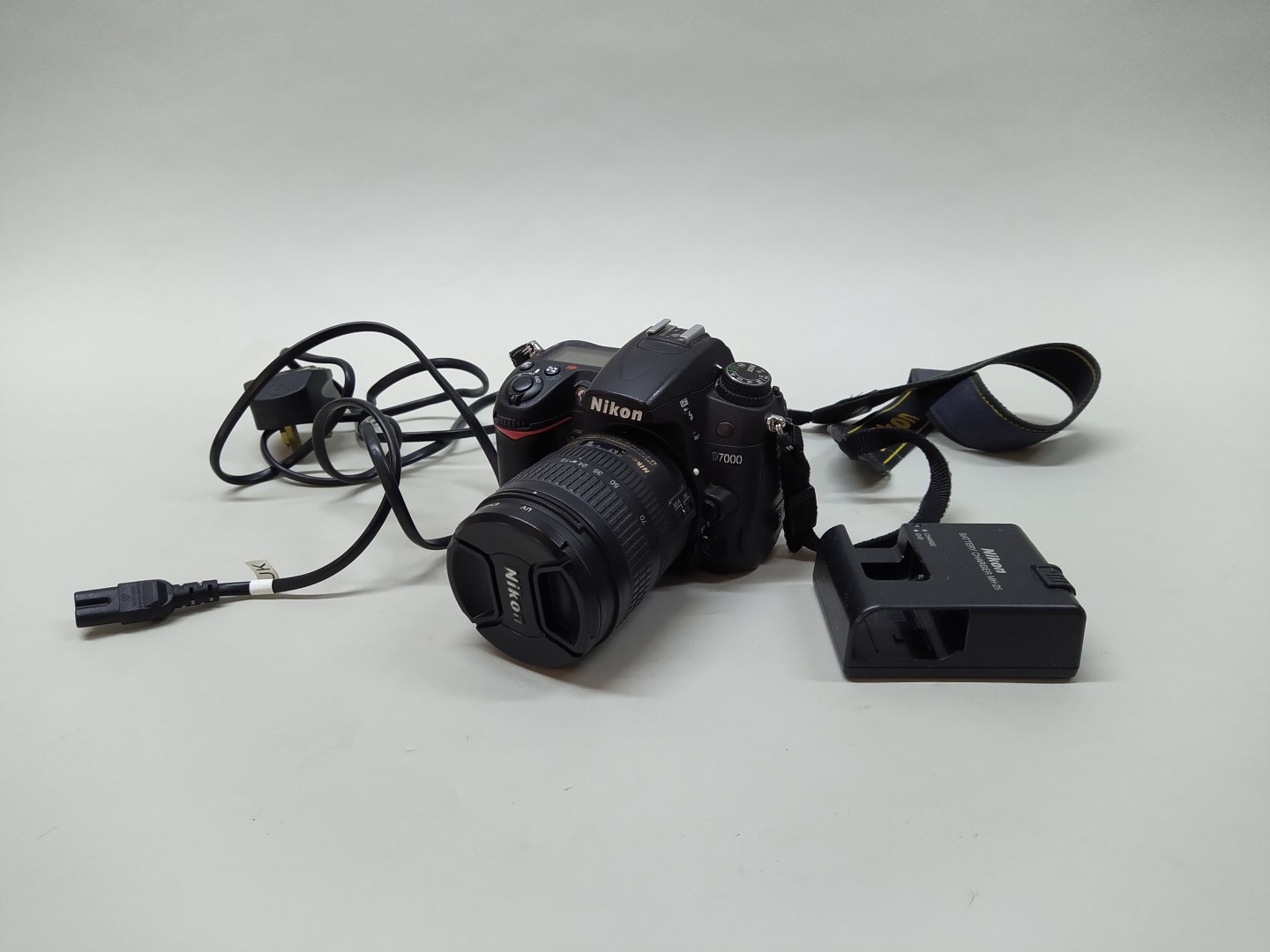 A Nikon D7000 camera body with a Nikon 18-77mm lens and charger in original box - Image 2 of 3