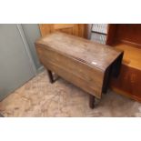 An early 19th Century oak drop leaf table