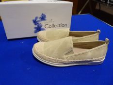 Luna Collection Size: 8 Beige Shoes