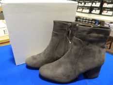 Emma Size: 4 Grey Shoes