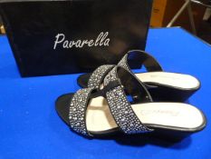 *Pavarella Size: 4 Black Shoes
