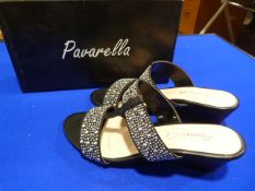 *Pavarella Size: 4 Black Shoes