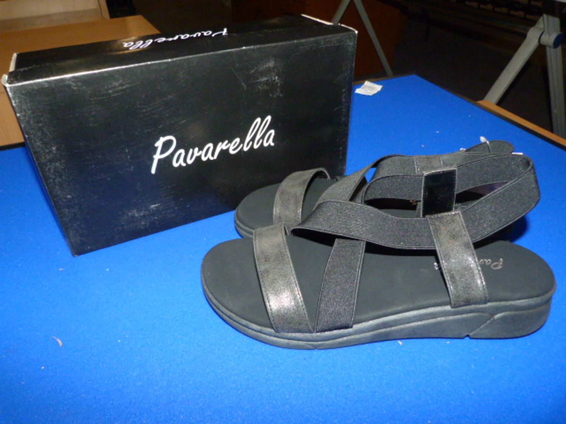 *Pavarella Size: 6 Black Shoes