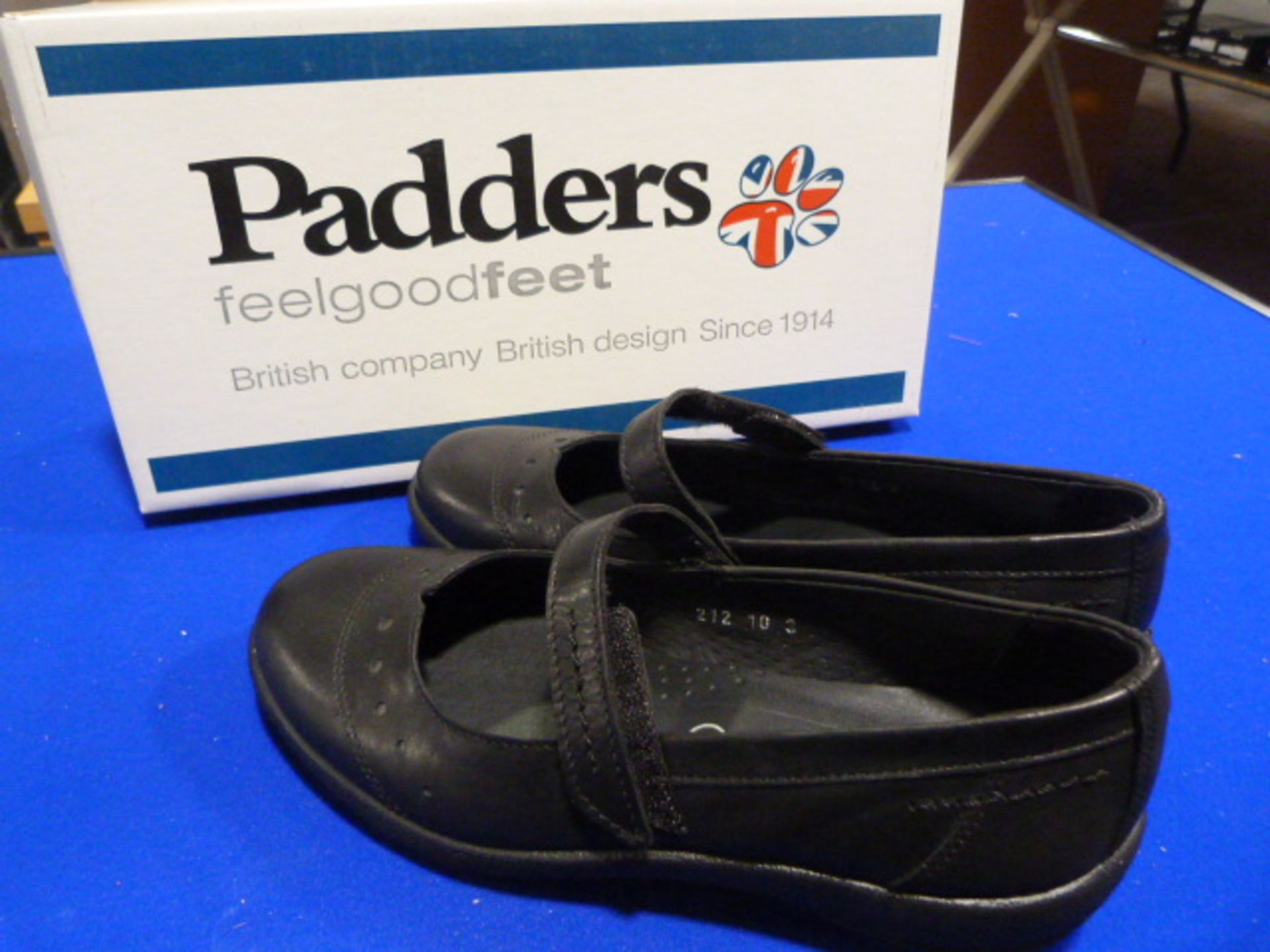 *Padders Size: 4 Black Shoes