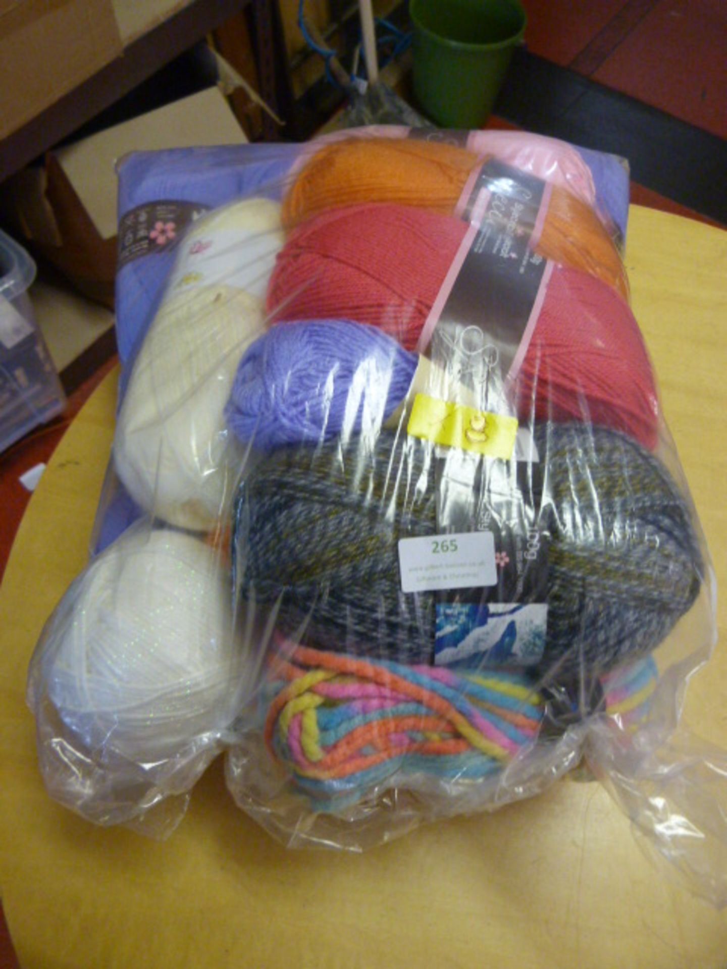 *18 Mixed 100g Wool