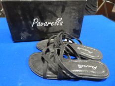 *Pavarella Size: 8 Black Shoes