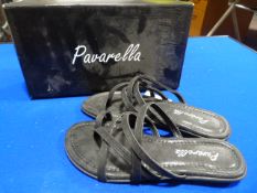 *Pavarella Size: 5 Black Shoes