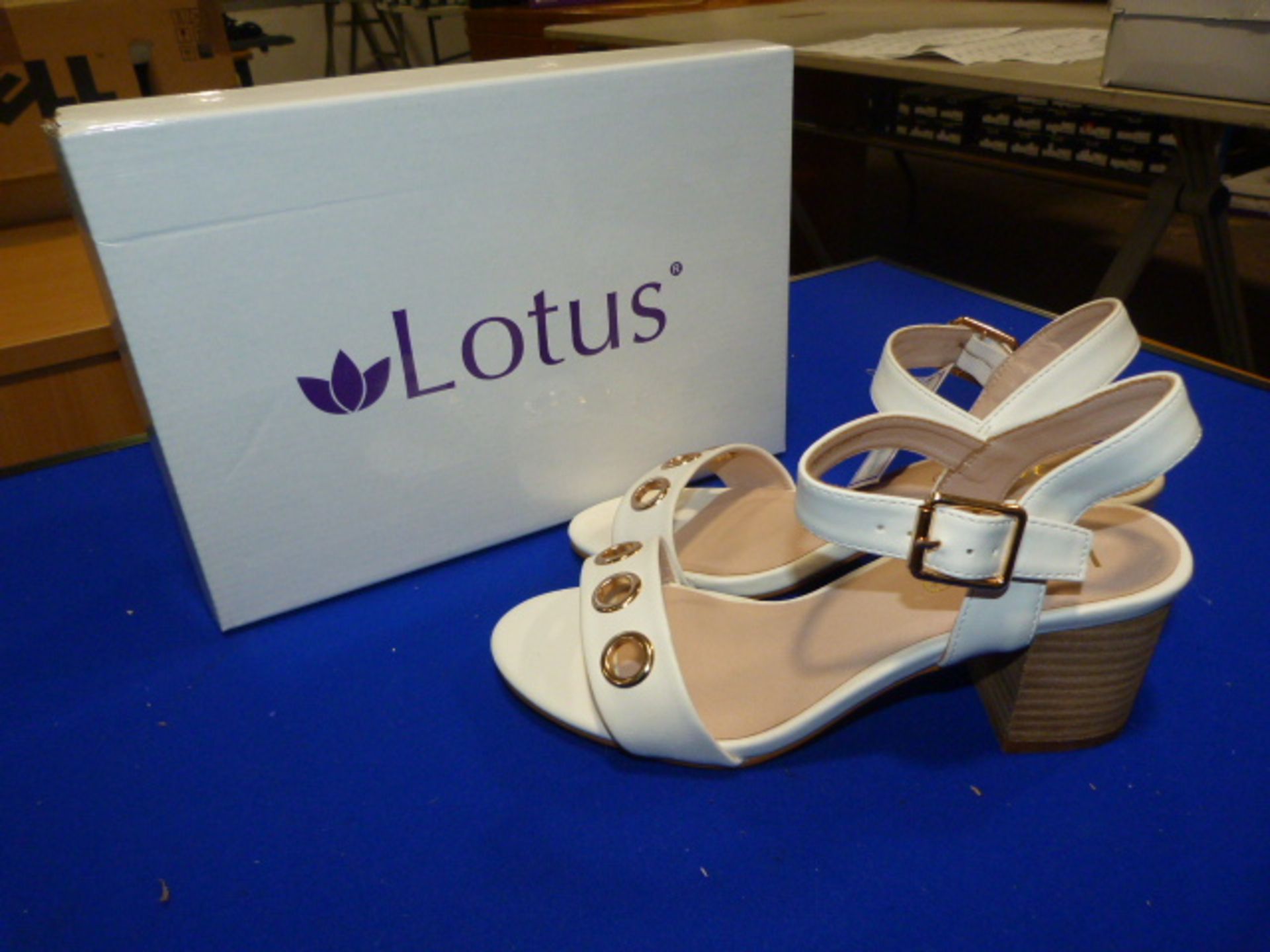 *Lotus Size: 6 White Shoes