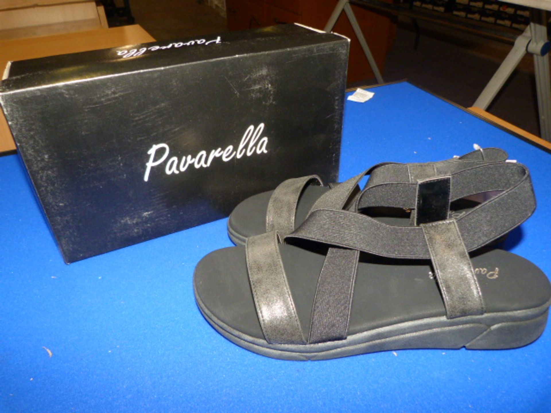 *Pavarella Size: 7 Black Shoes