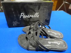 *Pavarella Size: 5 Black Shoes