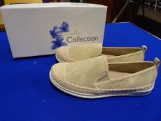 Luna Collection Size: 6 Beige Shoes