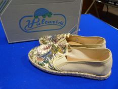 *Vulcarini Size: 40 Beige Shoes