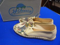 *Vulcarini Size: 37 Beige Shoes