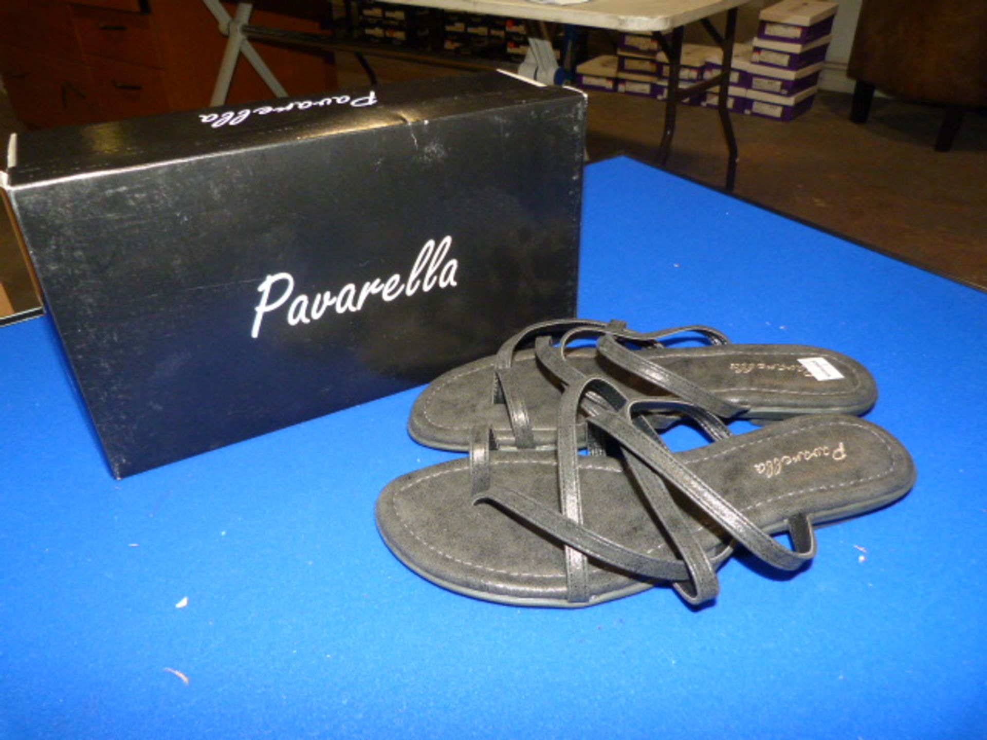 *Pavarella Size: 3 Black Shoes