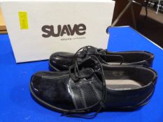 Suave Size: 7 Navy Patterned Shoes