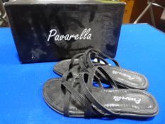 *Pavarella Size: 5 Black Shoes