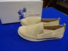 Luna Collection Size: 4 Beige Shoes