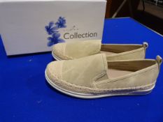 Luna Collection Size: 5 Beige Shoes