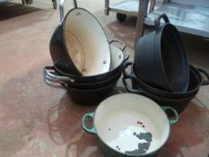 * 8 x cast iron pots