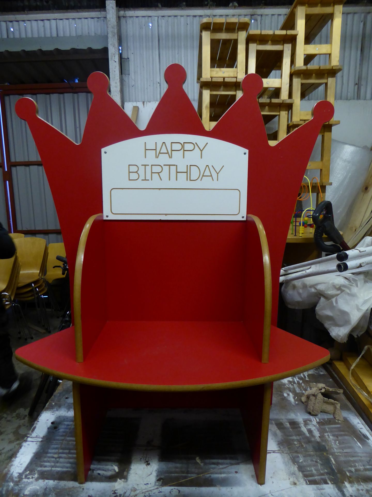 *childs red happy birthday 'crown' seat