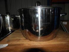 *Twin Handled Stainless Steel Pan with Cover