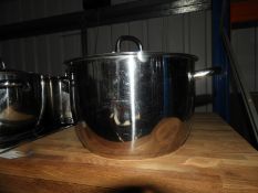 *Twin Handled Stainless Steel Pan with Cover