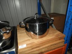 *Twin Handled Stainless Steel Pan with Cover