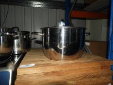 *Twin Handled Stainless Steel Pan with Cover