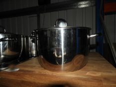 *Twin Handled Stainless Steel Pan with Cover