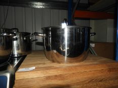 *Twin Handled Stainless Steel Pan with Cover