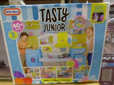 *Little Tykes Tasty Junior 40pc Bake & Share Kitch