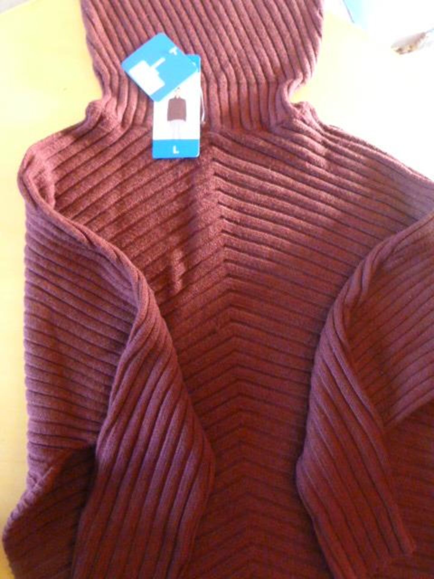 *Philosophy Size: L Burgundy Top