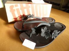 *Fit Flop Black Flip Flops Size: 4