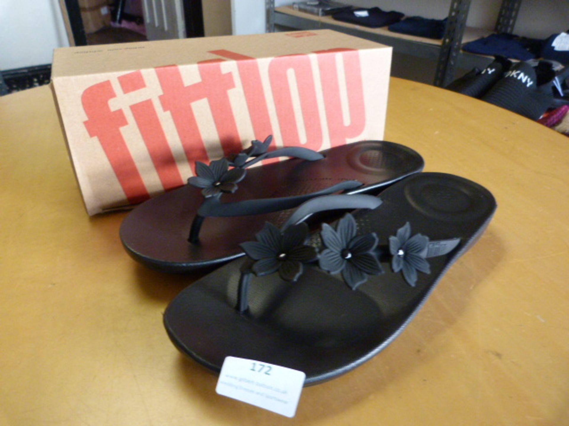 *Fit Flop Black Flip Flops Size: 7