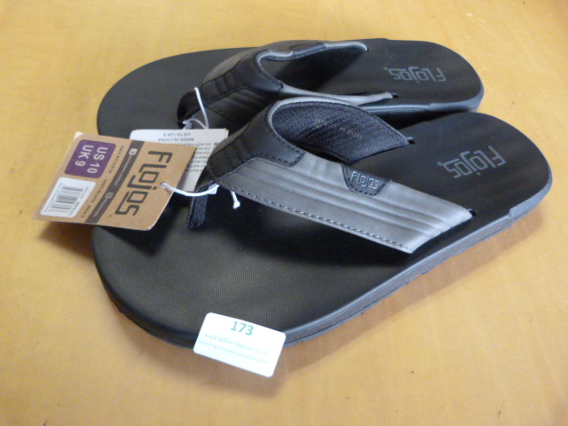 *Flojos Size: 9 Black Flip Flops