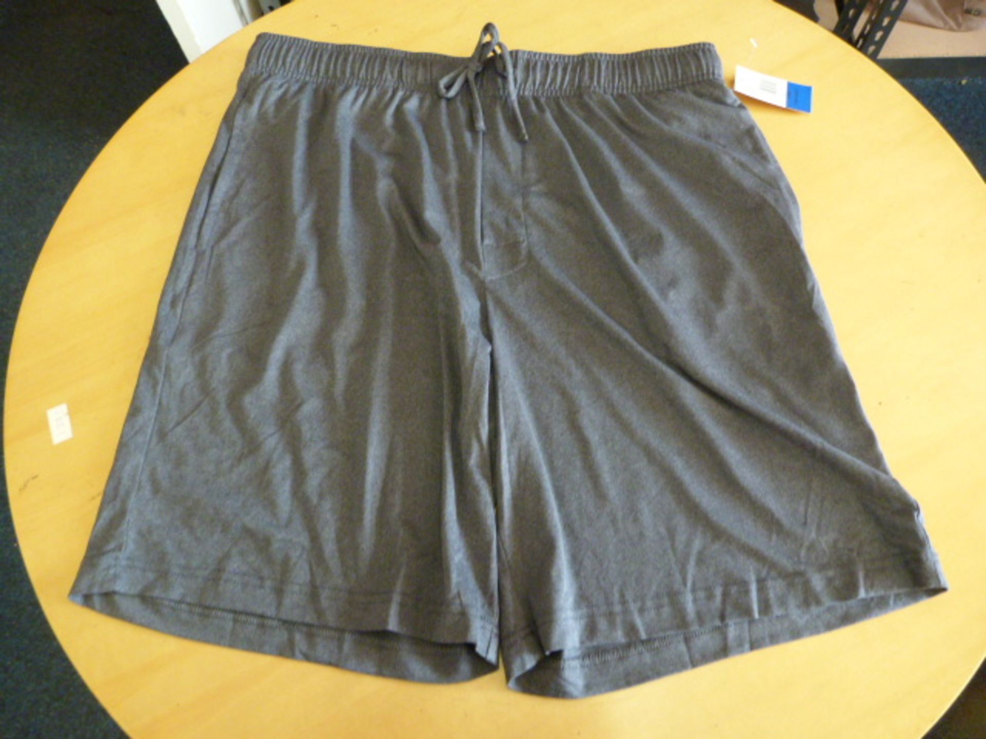 *32° Cool Size: L Men Heather Grey/Black Shorts