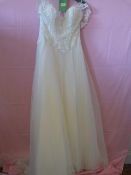 *Chloe Size: 8 Ivory Wedding Dress