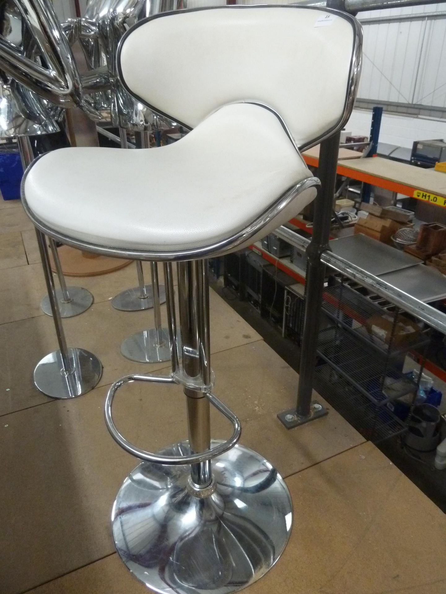 * beauticians counter stool - chrome with white seat with black trim. Heavy base with adjustable gas - Image 2 of 3